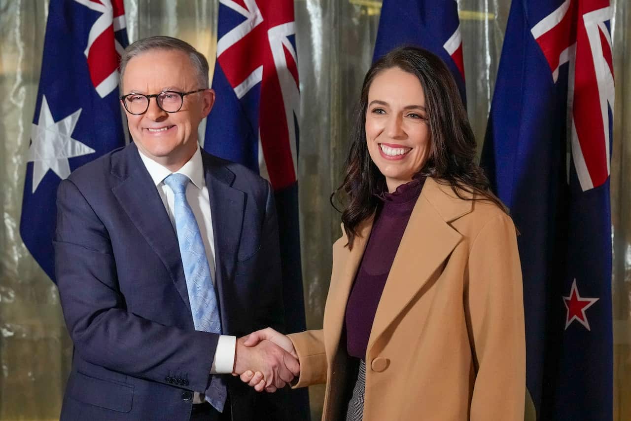 Prime Ministers Anthony Albanese and New Zealand Prime Minister Jacinda Ardern (right) 