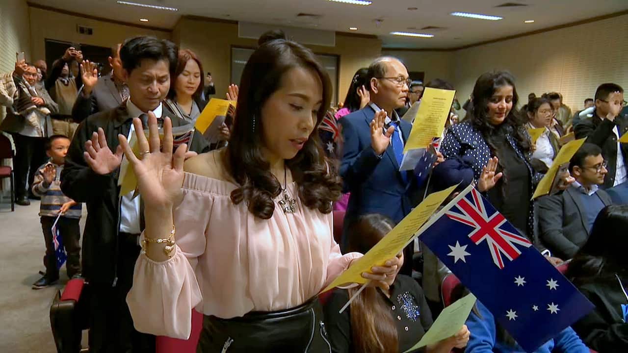 Wahamiaji wala kiapo cha uraia wa Australia