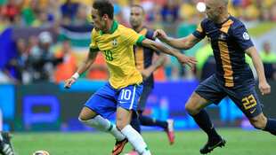 Neymar of Brazil fights for the ball with Mark Bresciano of Australia during the International friendly between Brazil and Australia at Mane Garrincha Stadium on September 7, 2013 in Brasilia