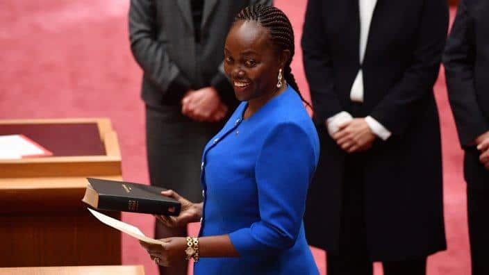 Seneta mpya wa Kusini Australia, Lucy Gichuhi akiapishwa ndani ya Seneti ya taifa mjini Canberra, Australia Jumanne 9Mei2017