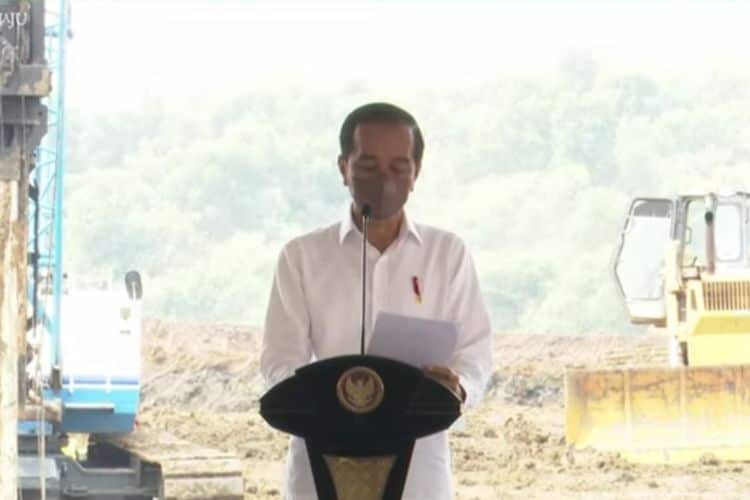 Presiden RI Joko Widodo (Jokowi) meresmikan peletakkan batu pertama yang menandai pembangunan pabrik baterai mobil listrik proyek Hyundai Motor Group dengan LG Energy Solution di Karawang, Jawa Barat. Presiden Joko Widodo (Jokowi)