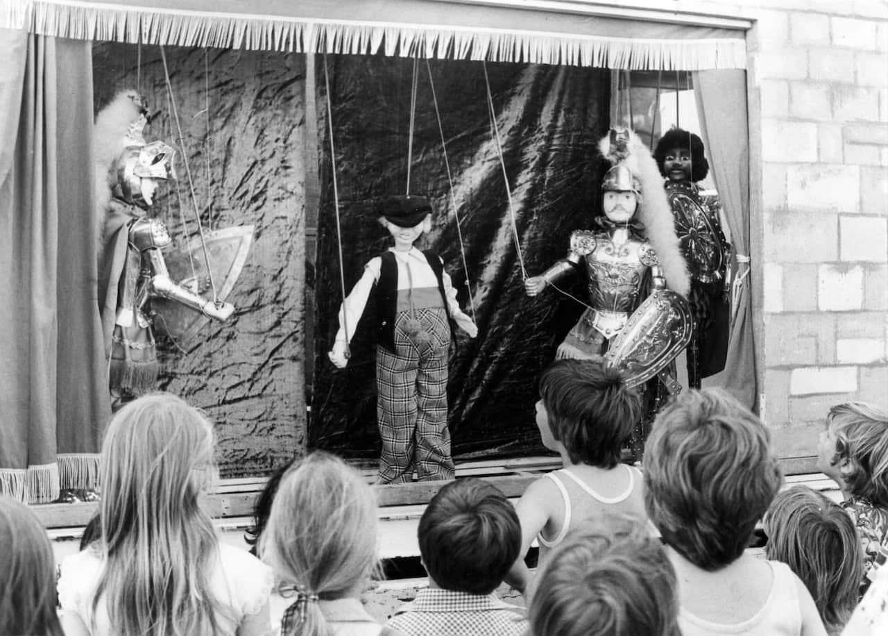  Sicilian puppet show performed by Sydney based puppeteer Giovanni Bronzino at the 1979 Lygon Street Festa.
