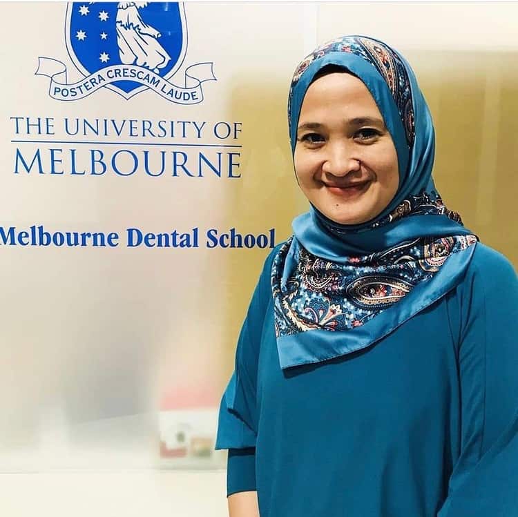 Dr Elizabeth Fitriana Sari, posing for Human of Unimelb Instagram profile, 2018