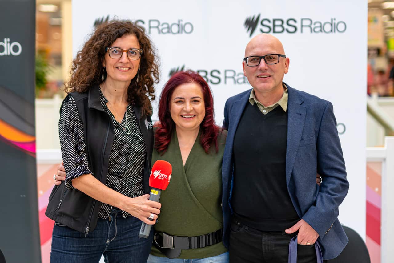 Da destra: Emiliano Zucchi, Lina Messina (Mayor di Darebin) e Magica Fossati durante l'Election Exchange di SBS Radio a Broadmeadows, Melbourne.