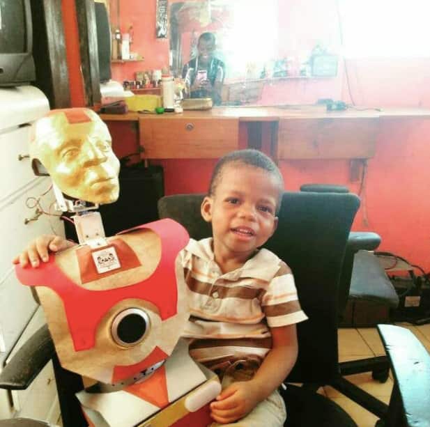 Davensky et le robot créé par son père