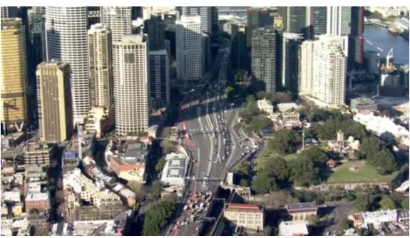 Sydney harbour bridge is now closed after a car accident 