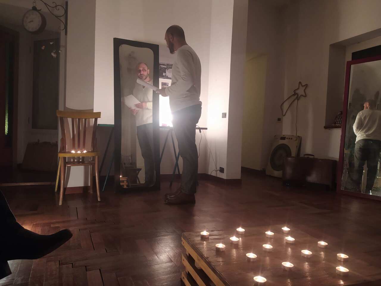 Sergio Del Prete è un attore napoletano, classe 86, che ha recitato al fianco di registi quali A. Gassmann e M. Martone.