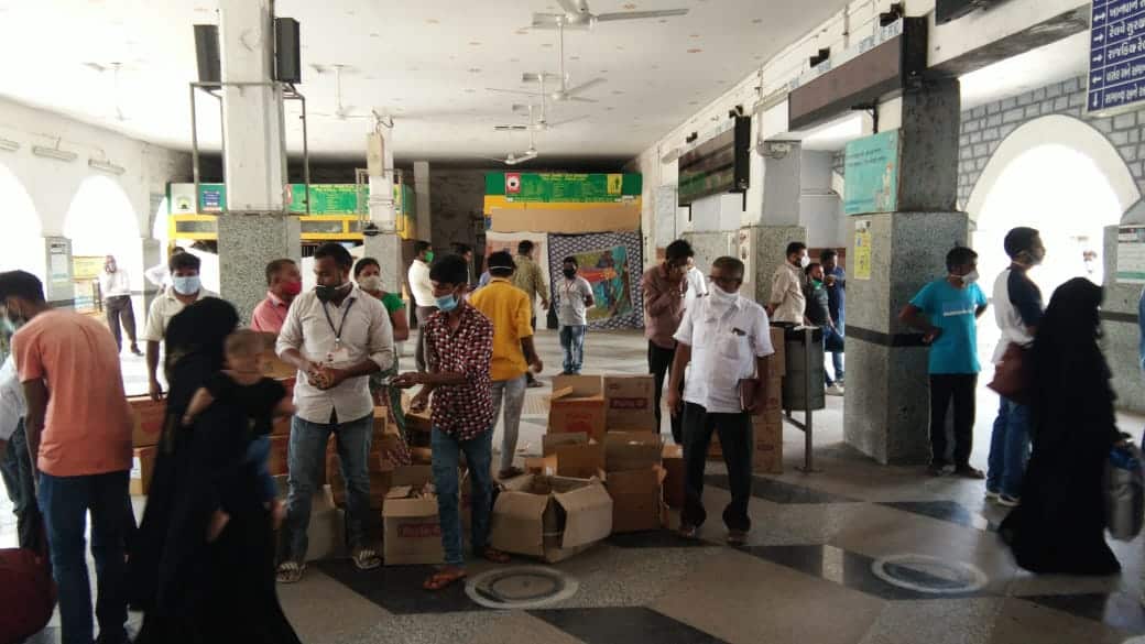 Shrimad Rajchandra Mission Dharampur helping the needy