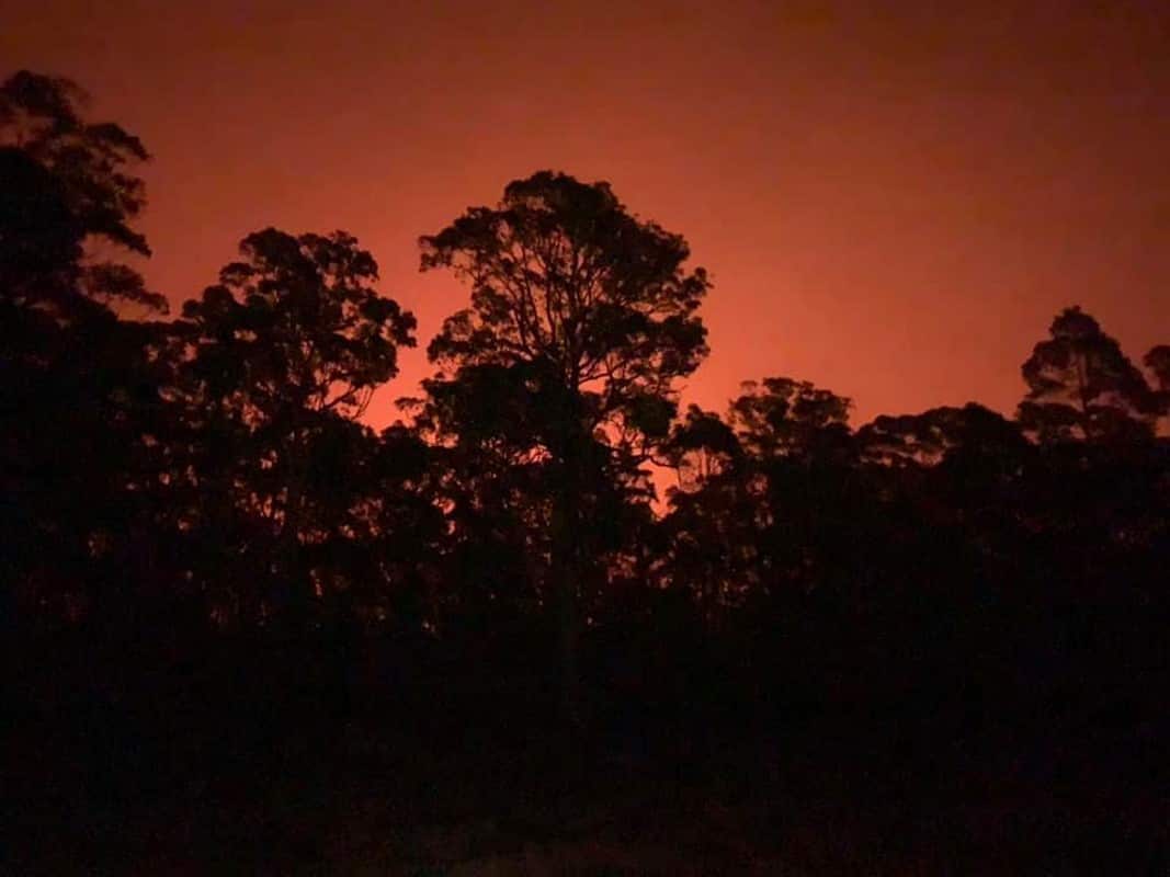 Un'immagine degli incendi di Tomerong alla vigilia di Capodanno