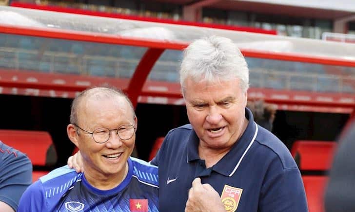 HLV Park Hang-seo gặp lại Guus Hiddink, người ông từng làm trợ lý cho tuyển Hàn Quốc ở World Cup 2002.