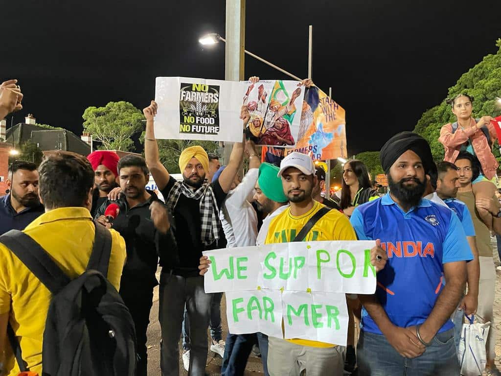 Protesters outsider Sydney Cricket Ground