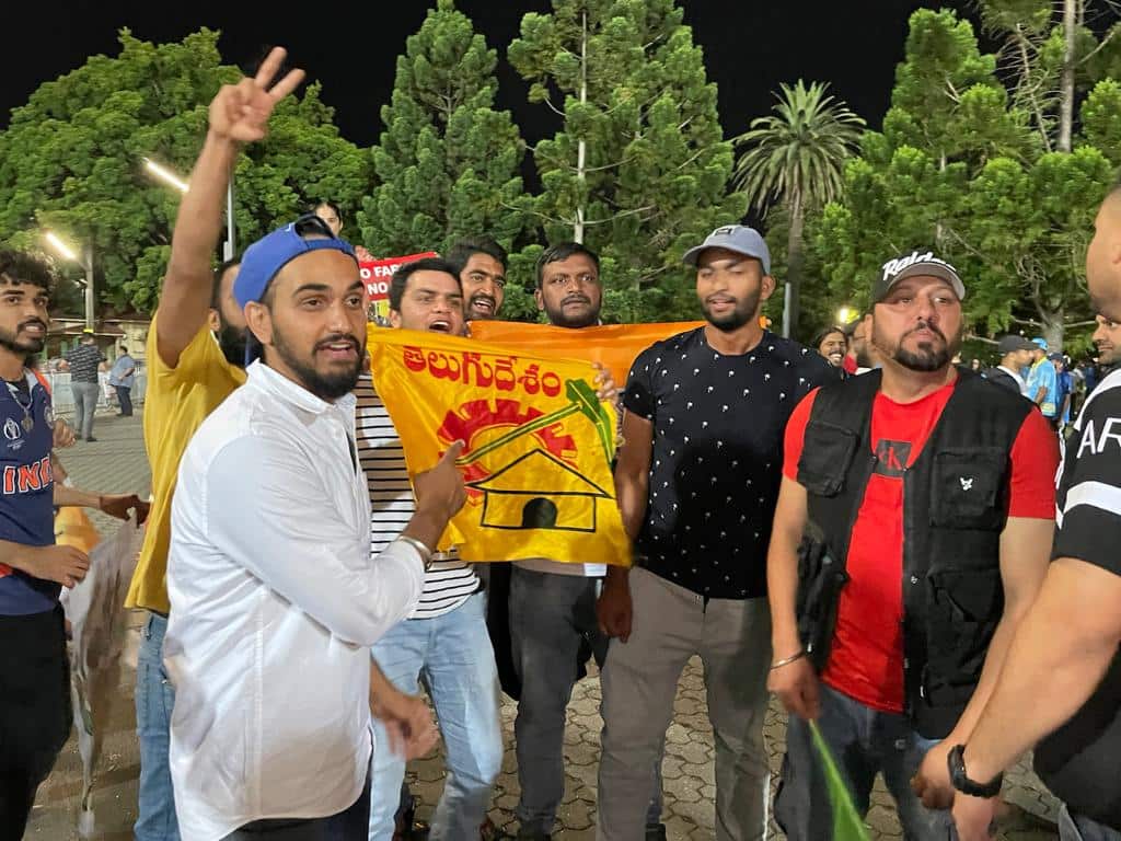 Protesters outsider Sydney Cricket Ground