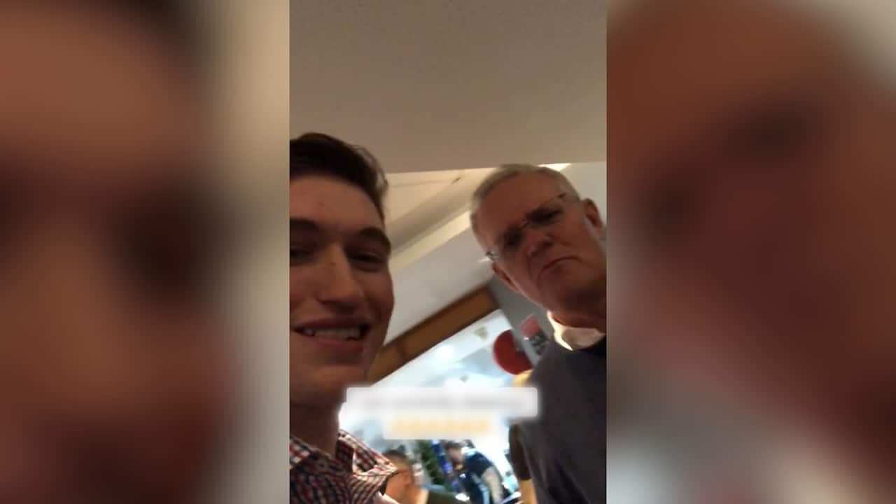 این مرد پس از آن به سوی آقای موریسن فریاد زد که نخست‌وزیر از او پرسید که چرا از یک مهمانی خصوصی فیلم می‌گیرد.