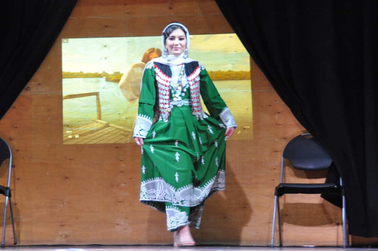 در جشن روز جهانی زن شبکه دوستی زنان هزاره آسترالیا لباسهای سنتی هزارگی نیز نمایش داده شد.