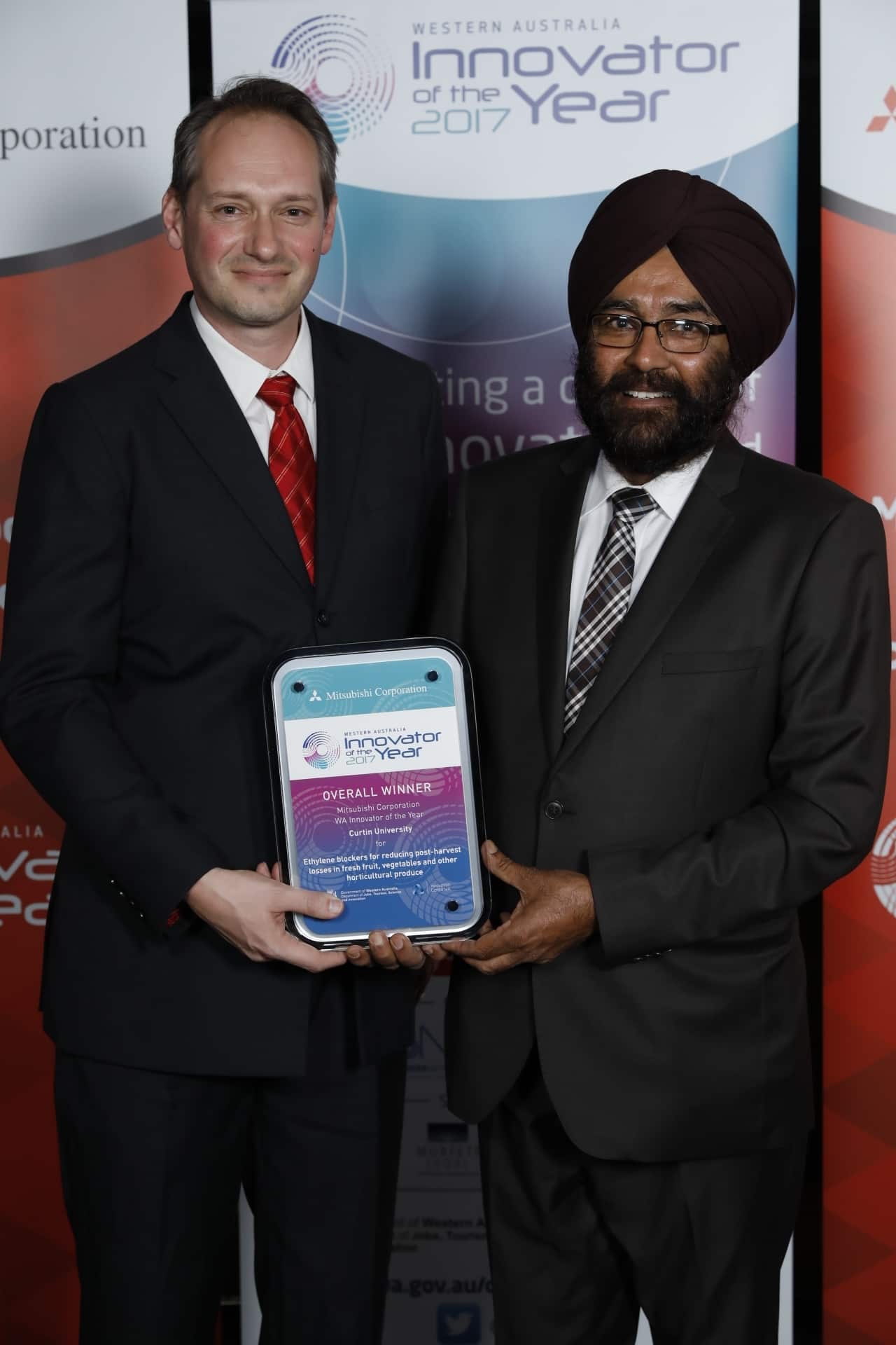 Dr Alan Payne and Prof Zora Singh