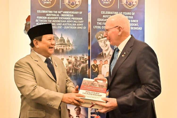Menteri Pertahanan RI sekaligus presiden terpilih Prabowo Subianto menemui Gubernur Jenderal Australia David Hurley di Kediaman Duta Besar Australia untuk Indonesia, Jakarta, pada Jumat (17/5/2024).(Dok. Kemenhan)