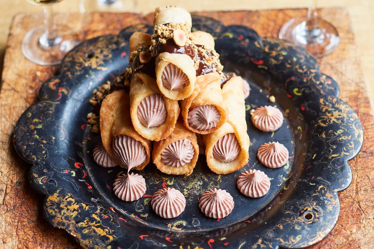 Image_-_S01E05_-_Jamie_Cooks_Italy_-_CHOCOLATE_CONNOLI copy.jpg
