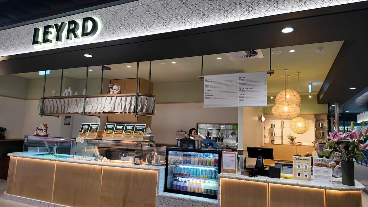 Không gian quán ăn Leyrd tại Sydney Fish Market nh.jpg