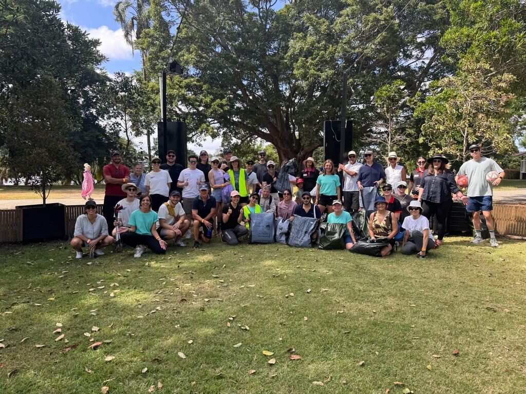 Serve the City mentre partecipa a Clean Up Australia.